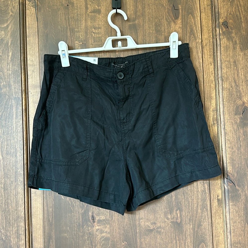 NWT Social Standard short